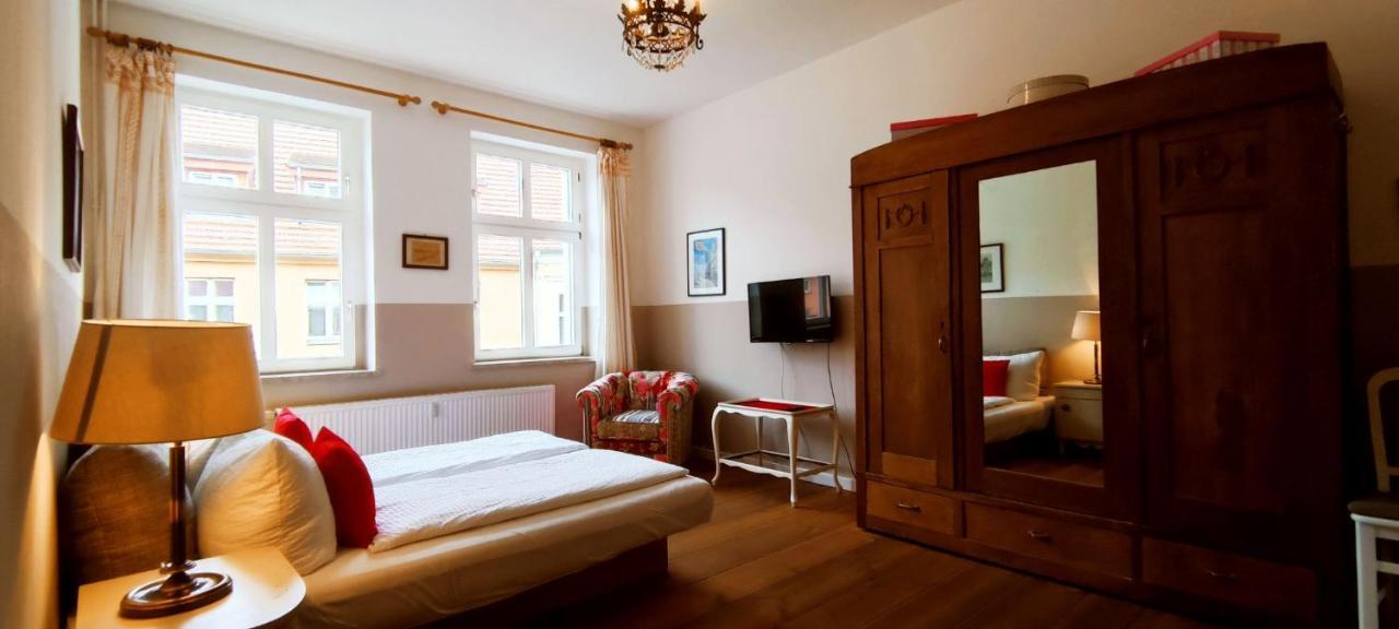 Schloss-Und Seeblick Apartment Rheinsberg Ngoại thất bức ảnh