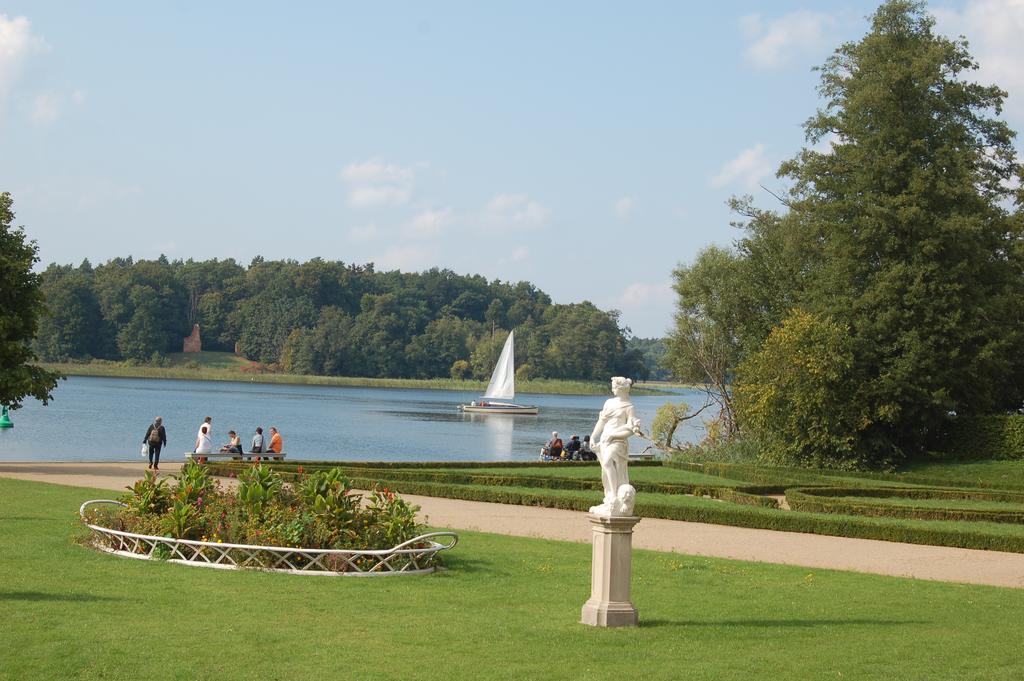 Schloss-Und Seeblick Apartment Rheinsberg Ngoại thất bức ảnh