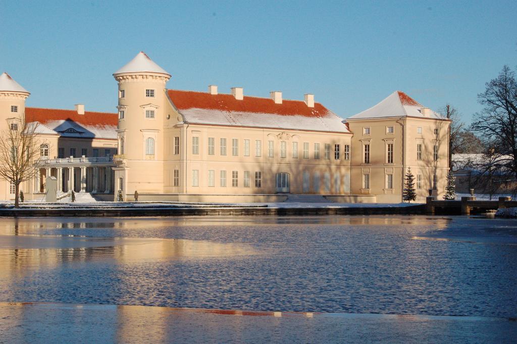 Schloss-Und Seeblick Apartment Rheinsberg Ngoại thất bức ảnh