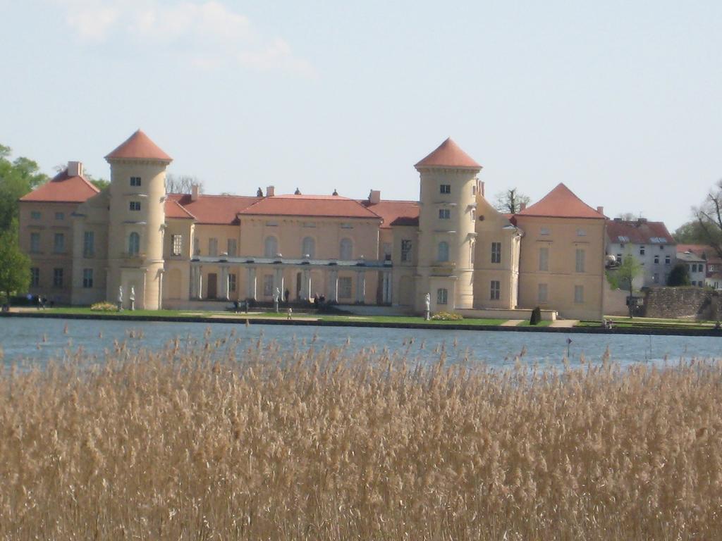 Schloss-Und Seeblick Apartment Rheinsberg Ngoại thất bức ảnh