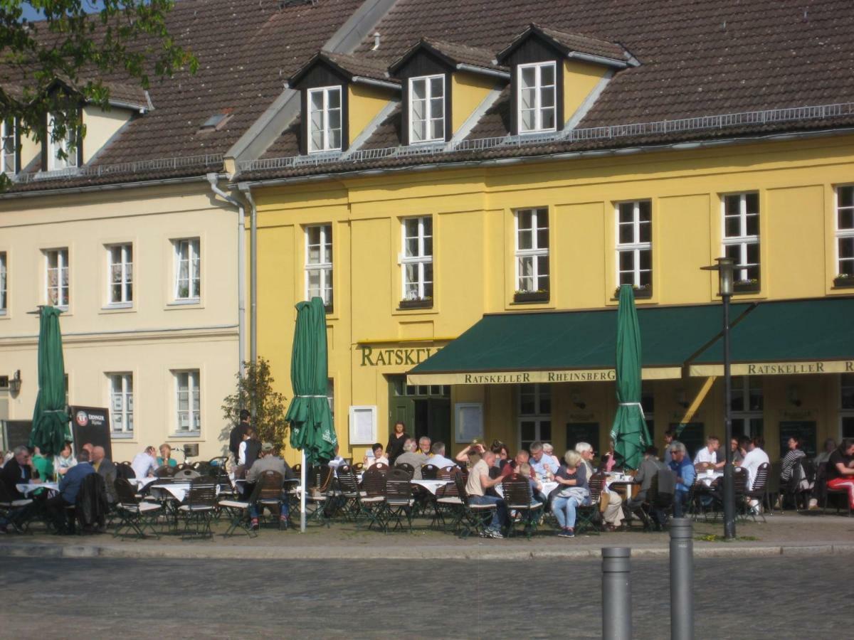 Schloss-Und Seeblick Apartment Rheinsberg Ngoại thất bức ảnh